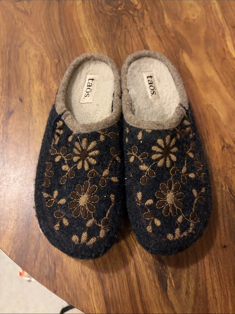 Taos Footwear Gray and Brown Floral Wool Slip-Ons have slit cut